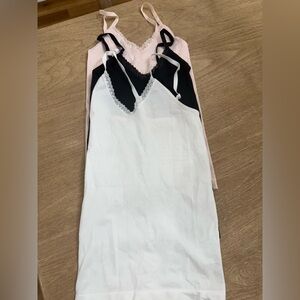 Nouvelle seamless camisole with lace trim size small